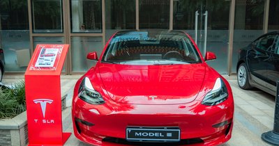 Tesla kontra konkurencja - porównanie najpopularniejszych modeli 2026