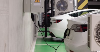 Ładowanie elektryka w bloku - rozwiązania dla mieszkańców kamienic